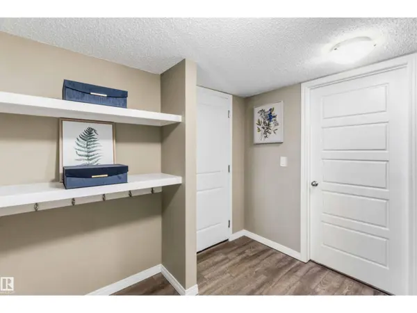 20127 19 AV NW, Edmonton, AB T6M0X9