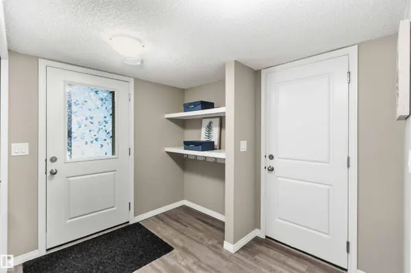 20127 19 AV NW, Edmonton, AB T6M 0X9