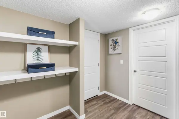 20127 19 AV NW, Edmonton, AB T6M 0X9
