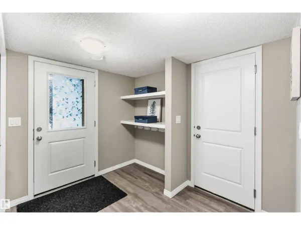 20127 19 AV NW, Edmonton, AB T6M0X9