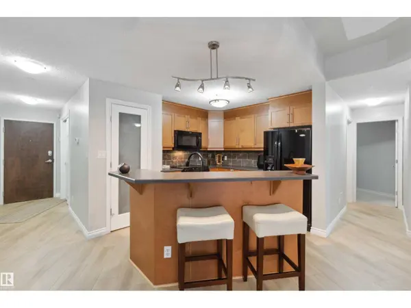 #402 9020 JASPER AV NW, Edmonton, AB T5H3S8