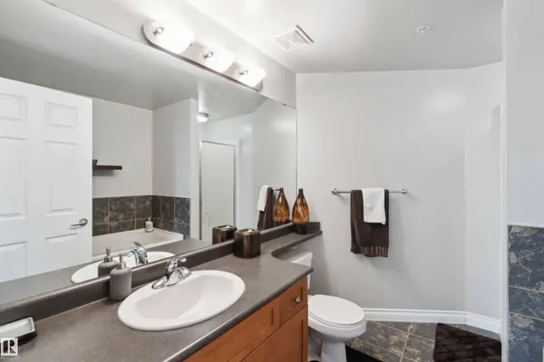 #402 9020 JASPER AV NW, Edmonton, AB T5H 3S8