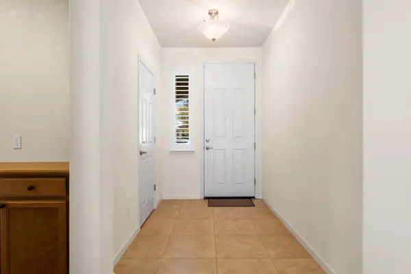714 Elk Hills DR, Galt, CA 95632