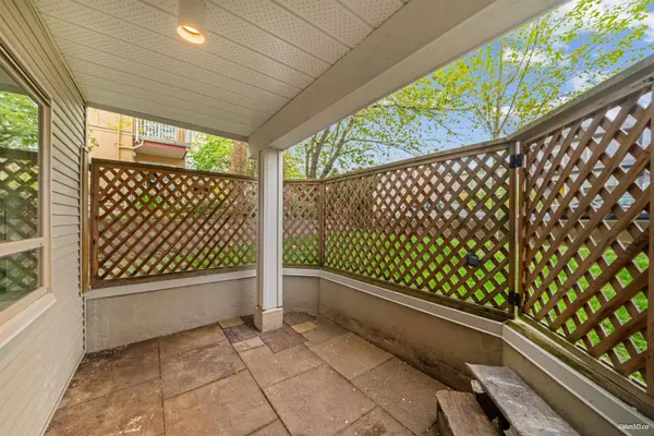 1615 Frances ST #110, Vancouver, BC V5L 1Z3