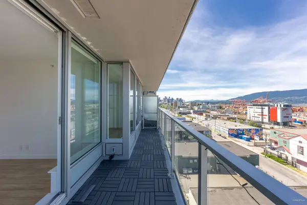 933 E Hastings ST #1004, Vancouver, BC V6A 0G6