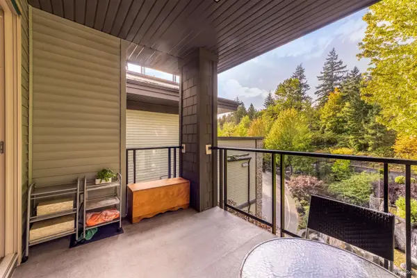 7418 Byrnepark WALK #301, Burnaby, BC V3N 0B3
