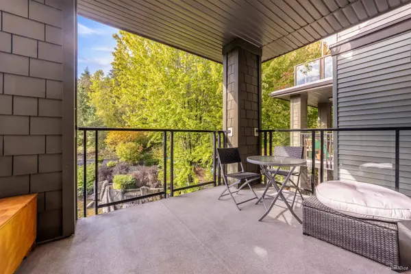 7418 Byrnepark WALK #301, Burnaby, BC V3N 0B3