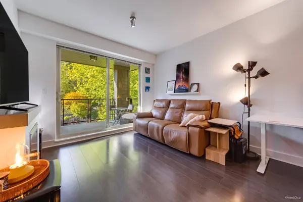 7418 Byrnepark WALK #301, Burnaby, BC V3N 0B3