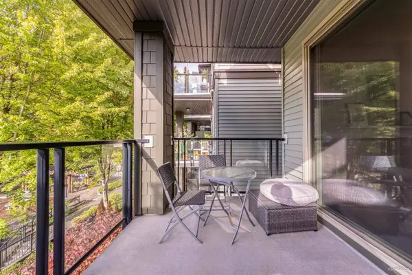 7418 Byrnepark WALK #301, Burnaby, BC V3N 0B3
