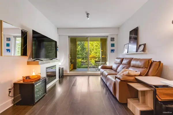 7418 Byrnepark WALK #301, Burnaby, BC V3N 0B3