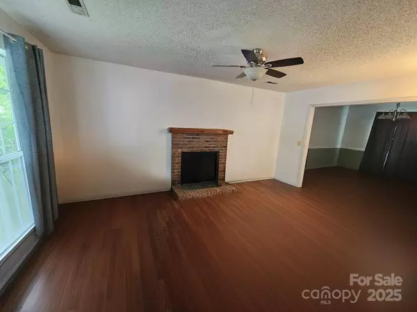 8904 Daventry PL, Charlotte, NC 28215