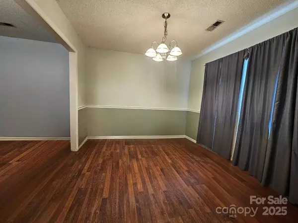 8904 Daventry PL, Charlotte, NC 28215