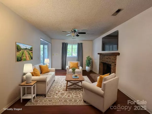 8904 Daventry PL, Charlotte, NC 28215