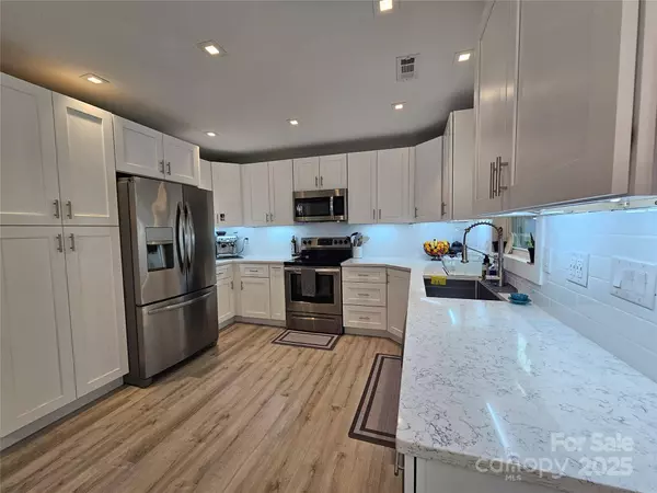 5821 Trotters Ridge RD, Charlotte, NC 28227