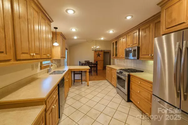 101 Green Way AVE, Cherryville, NC 28021