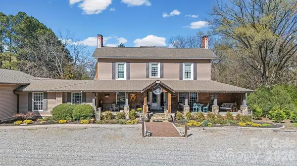 1307 Oakridge Farm HWY, Mooresville, NC 28115