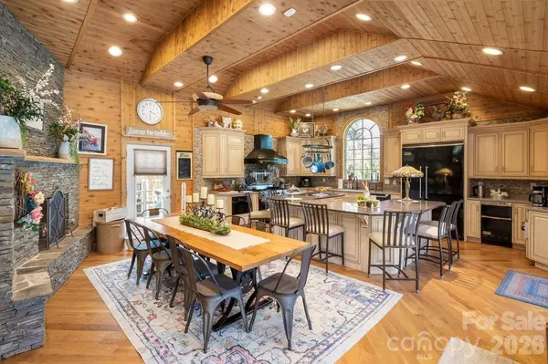 1307 Oakridge Farm HWY, Mooresville, NC 28115