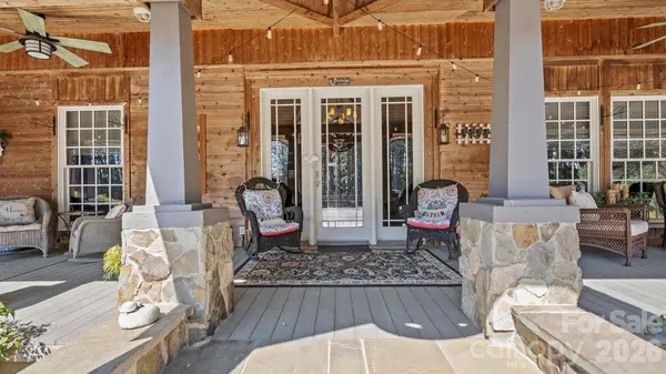 1307 Oakridge Farm HWY, Mooresville, NC 28115