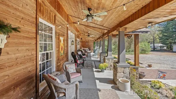 1307 Oakridge Farm HWY, Mooresville, NC 28115