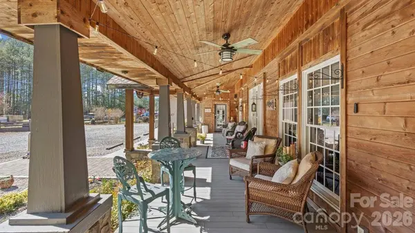 1307 Oakridge Farm HWY, Mooresville, NC 28115