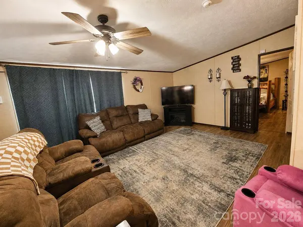 195 Hollywood ST, Forest City, NC 28043