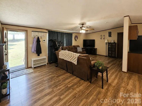 195 Hollywood ST, Forest City, NC 28043