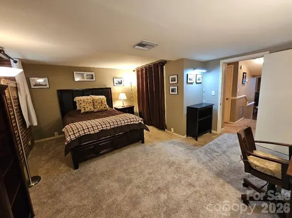 229 N Poplar ST, Charlotte, NC 28202