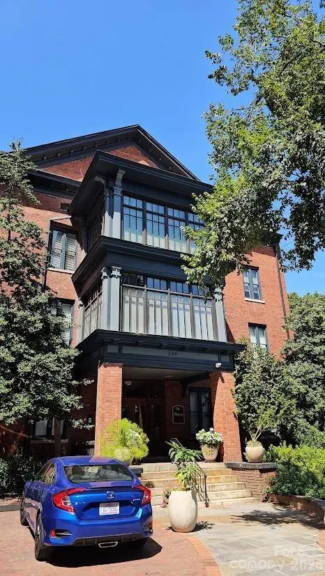 229 N Poplar ST, Charlotte, NC 28202