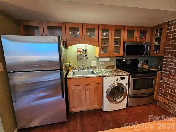 229 N Poplar ST, Charlotte, NC 28202