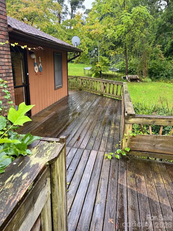 6 Daniel DR, Fletcher, NC 28732