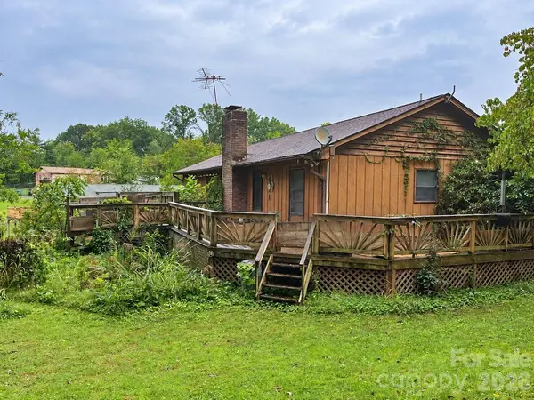 6 Daniel DR, Fletcher, NC 28732