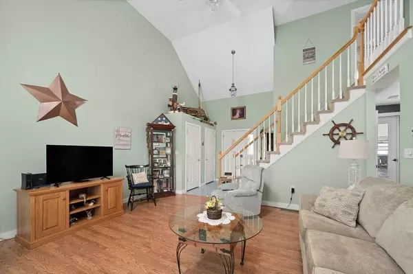 27 Nature View Dr #27, Uxbridge, MA 01569