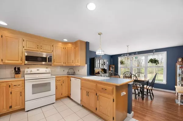 27 Nature View Dr #27, Uxbridge, MA 01569