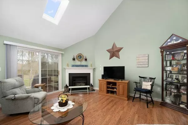 27 Nature View Dr #27, Uxbridge, MA 01569