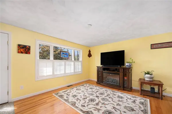 352 Saw Mill RD, Glocester, RI 02857