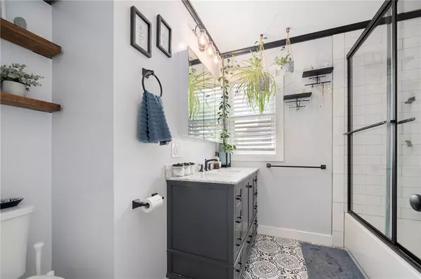 66 Dean AVE, Smithfield, RI 02917