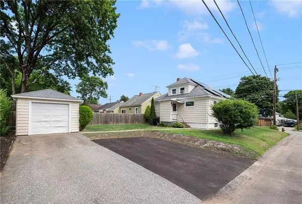 66 Dean AVE, Smithfield, RI 02917