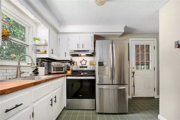 300 Ironmine RD, Burrillville, RI 02830