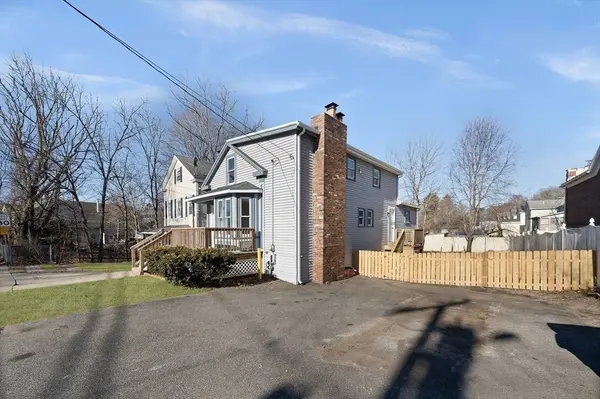 76 Main St, Blackstone, MA 01504