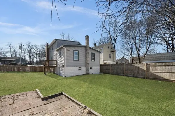 76 Main St, Blackstone, MA 01504