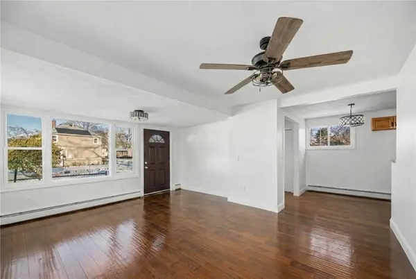 17 Ardway AVE, Warwick, RI 02889