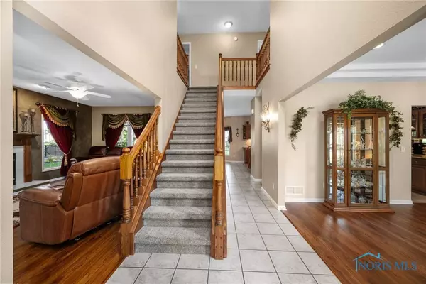 7644 Jonathan DR, Holland, OH 43528