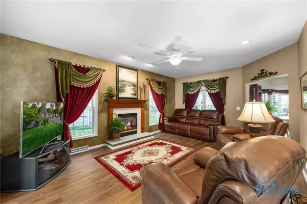 7644 Jonathan DR, Holland, OH 43528