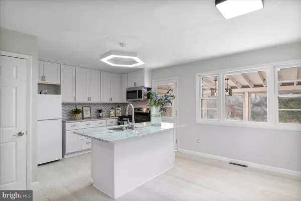 12 BRITTANY ST, Mantua, NJ 08051