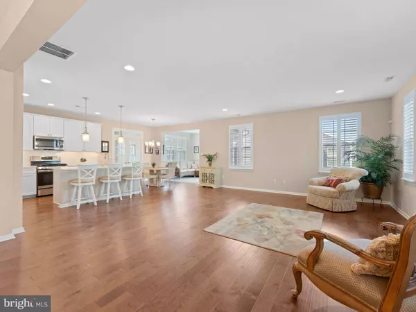 215 KIPPEN DR, Williamstown, NJ 08094