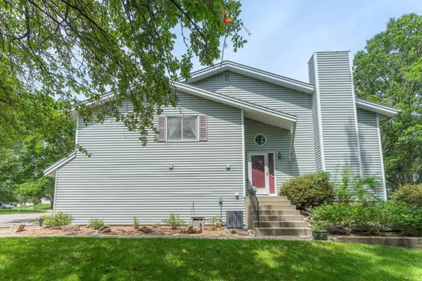 417 Wood WAY, Burnsville, MN 55337