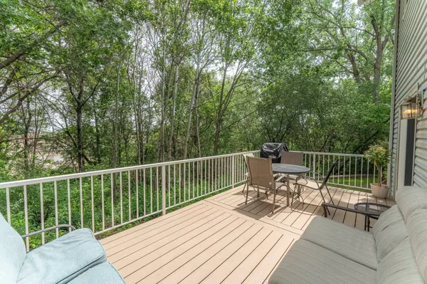 417 Wood WAY, Burnsville, MN 55337