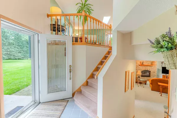 864 Bradley DR, Hudson, WI 54016