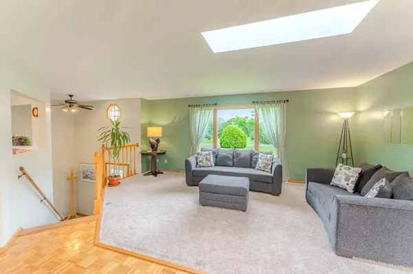 864 Bradley DR, Hudson, WI 54016