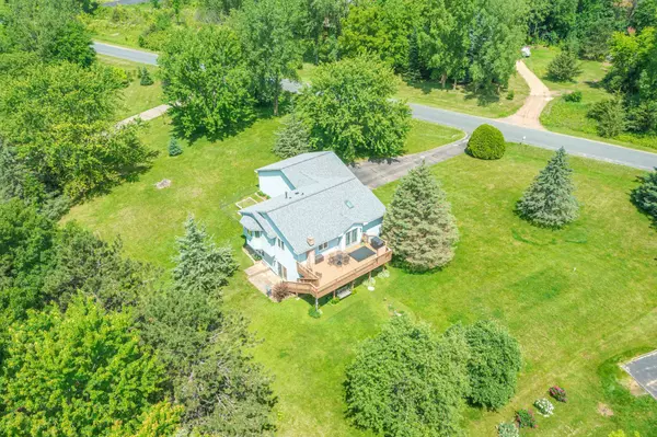 864 Bradley DR, Hudson, WI 54016